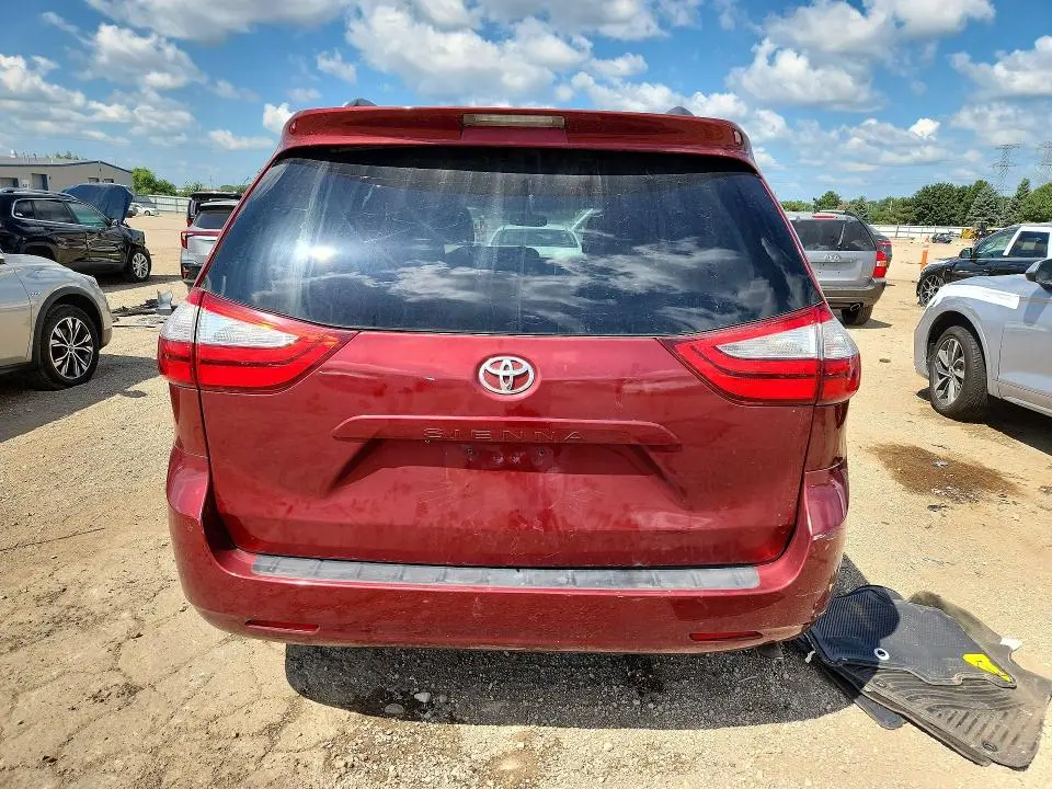 2015 TOYOTA SIENNA LE  