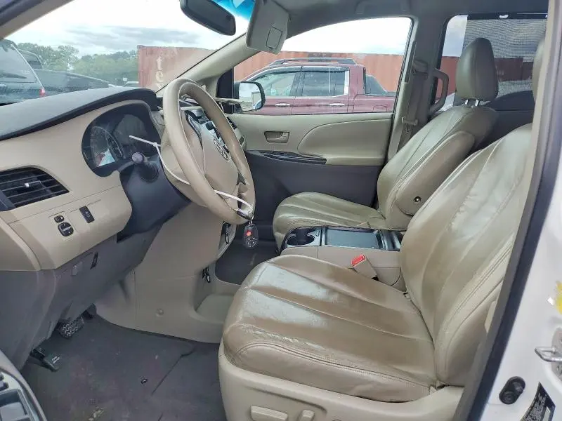2011 TOYOTA SIENNA LE  