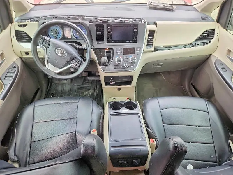 2020 TOYOTA SIENNA LE  