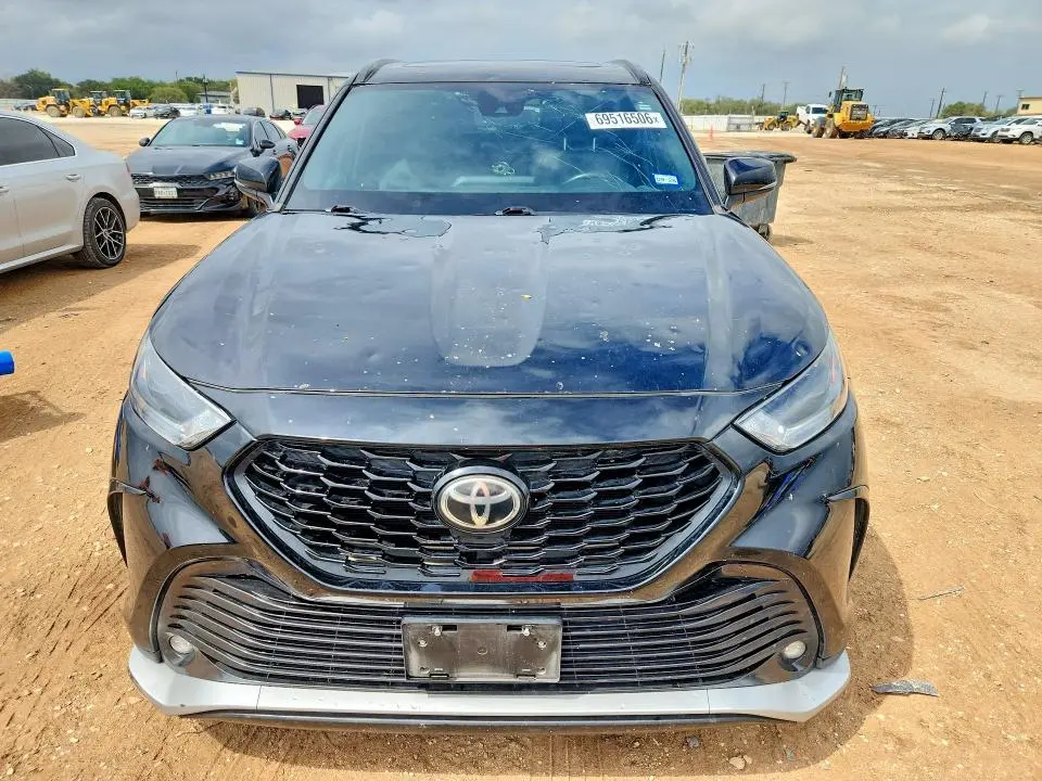 2021 TOYOTA HIGHLANDER XSE  