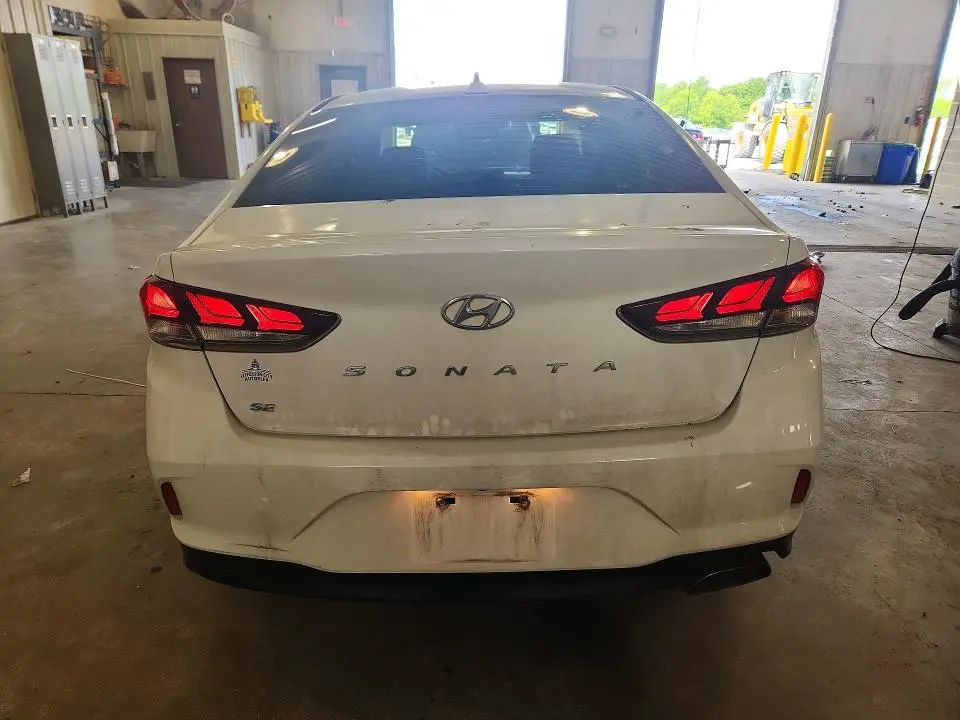 2018 HYUNDAI SONATA SE  