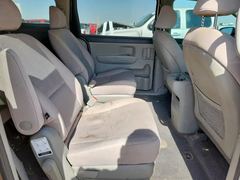 2017 KIA SEDONA LX