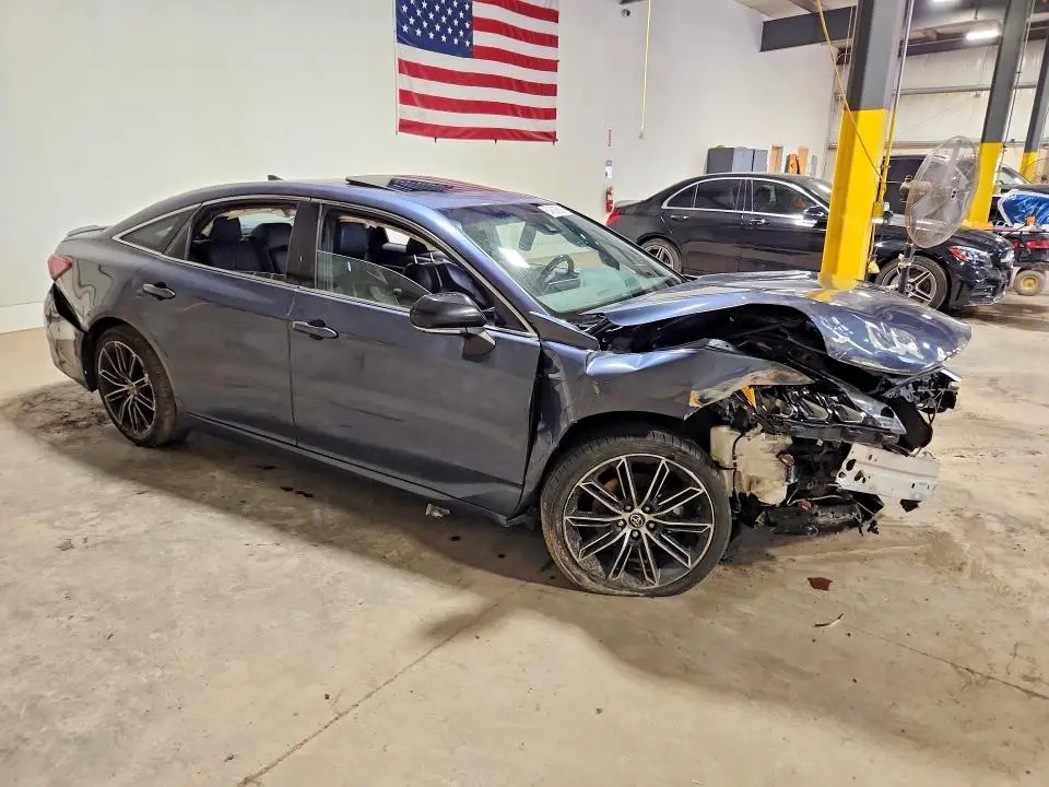 2019 TOYOTA AVALON XSE  