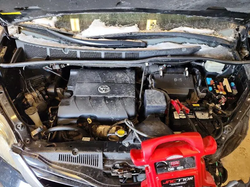 2011 TOYOTA SIENNA LE  