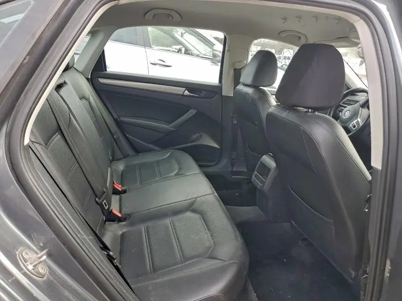 2015 VOLKSWAGEN PASSAT S  