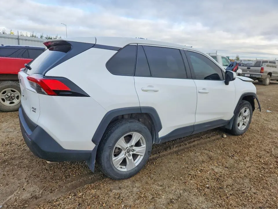2021 TOYOTA RAV4 XLE  