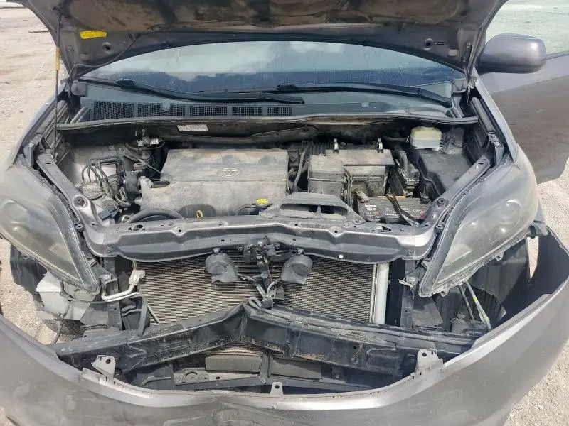 2015 TOYOTA SIENNA SPORT  