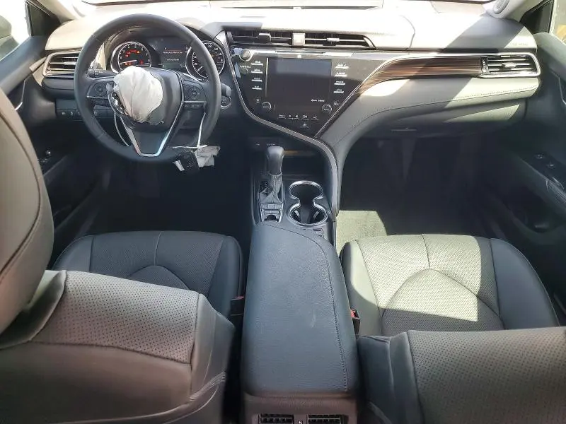 2020 TOYOTA CAMRY XLE  