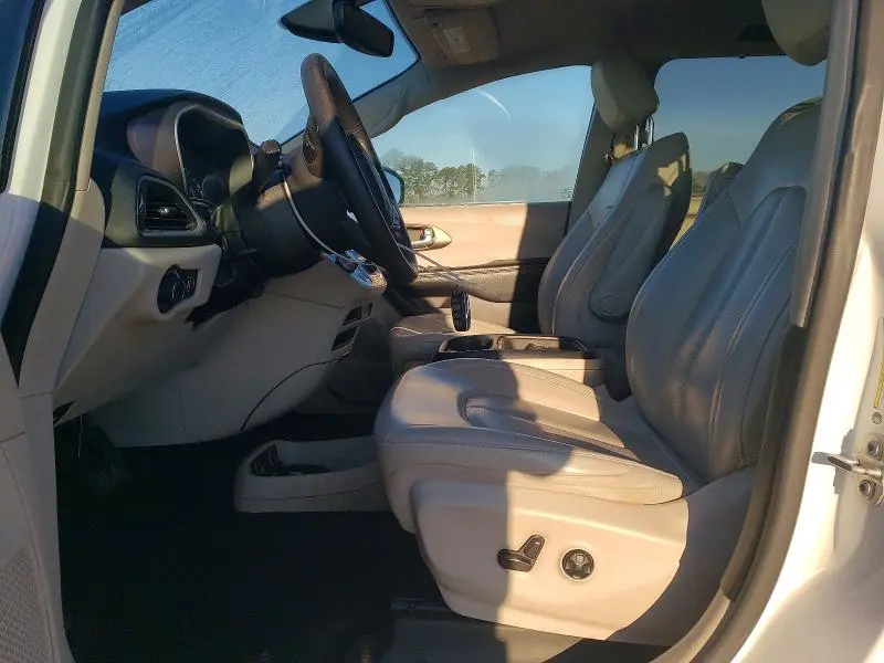 2021 CHRYSLER VOYAGER   