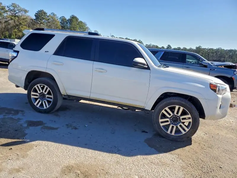 2023 TOYOTA 4RUNNER SE  