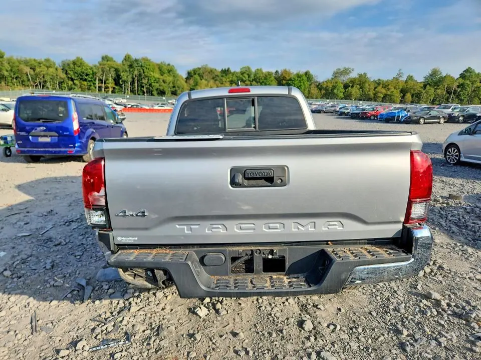 2022 TOYOTA TACOMA SR5  