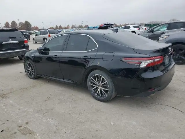 2021 TOYOTA CAMRY XLE  