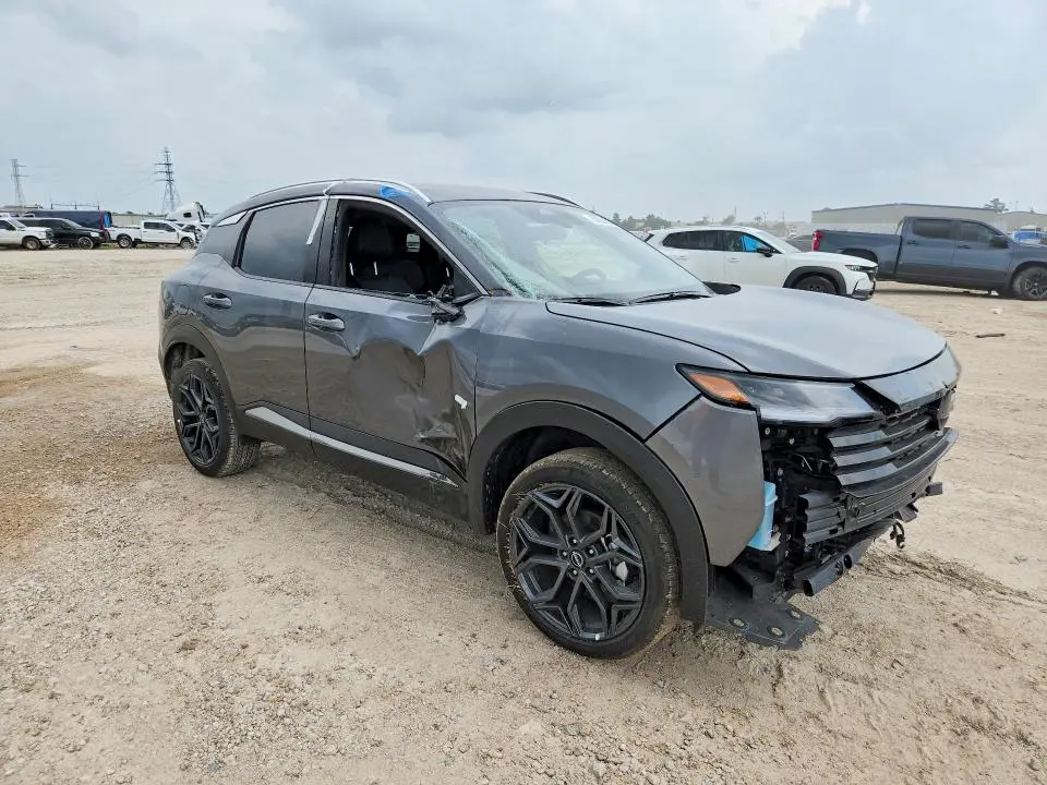 2026 NISSAN KICKS SR  