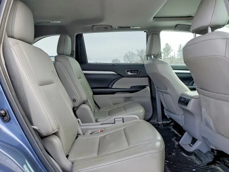 2018 TOYOTA HIGHLANDER SE  