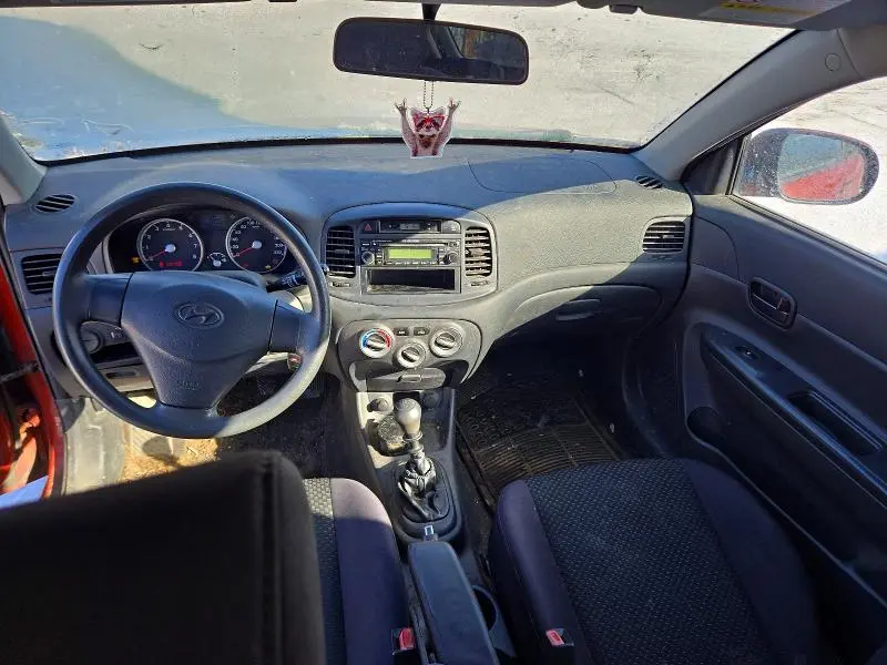 2010 HYUNDAI ACCENT SE  