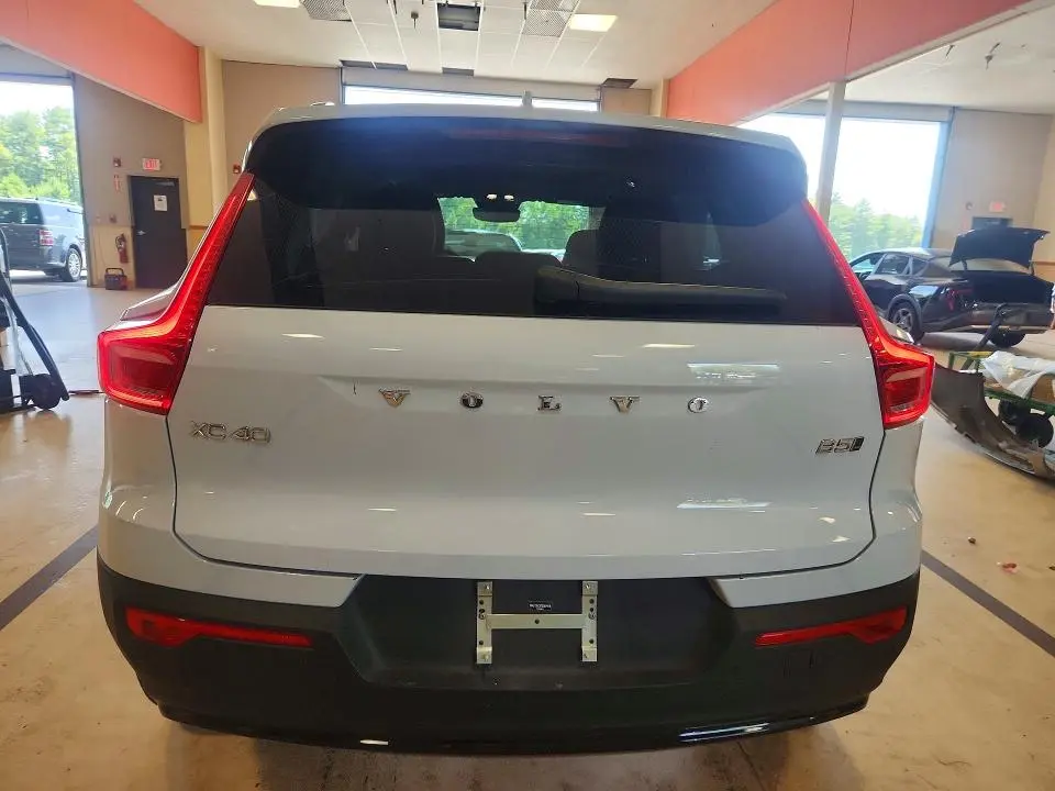 2026 VOLVO XC40 PLUS  