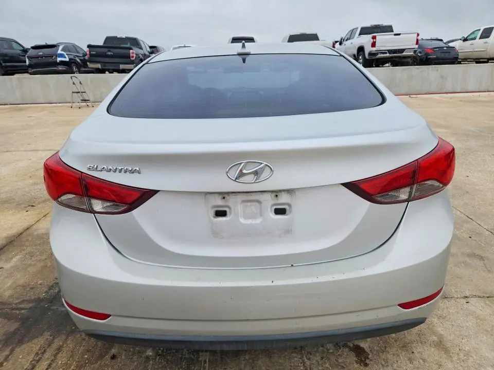 2016 HYUNDAI ELANTRA SE  