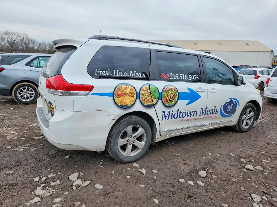 2011 TOYOTA SIENNA LE 8-PASSENGER  