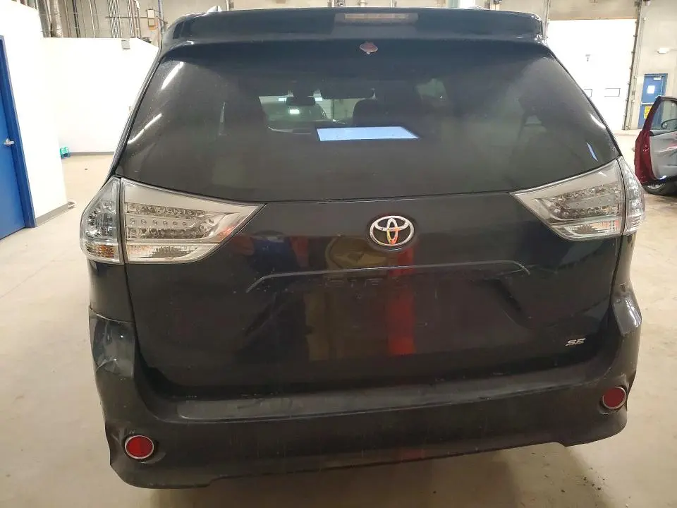 2012 TOYOTA SIENNA SE 8-PASSENGER  