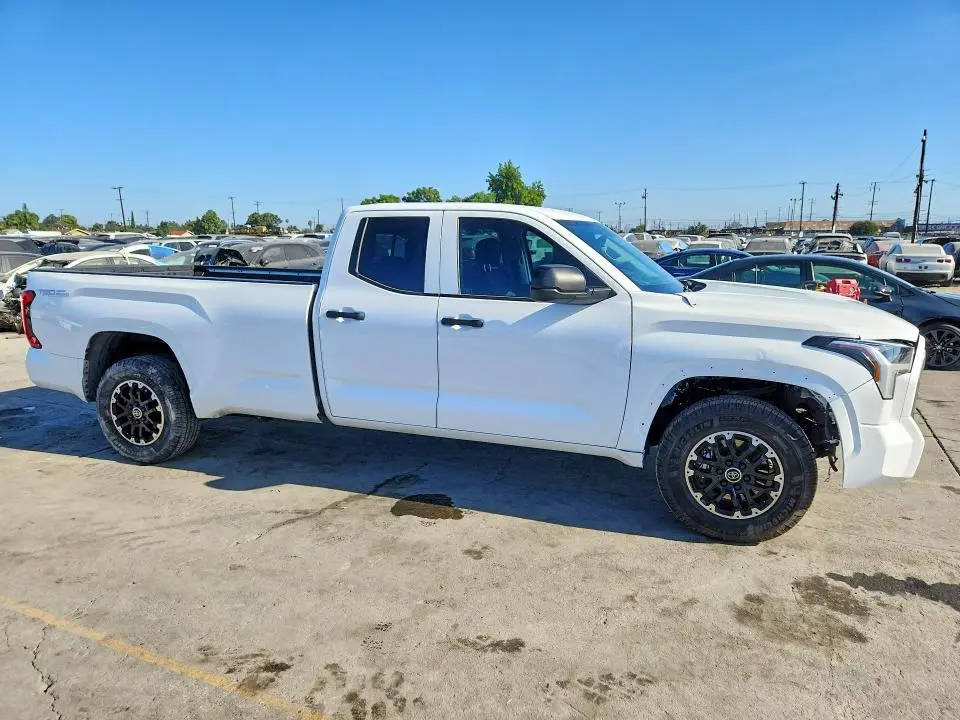 2024 TOYOTA TUNDRA SR  