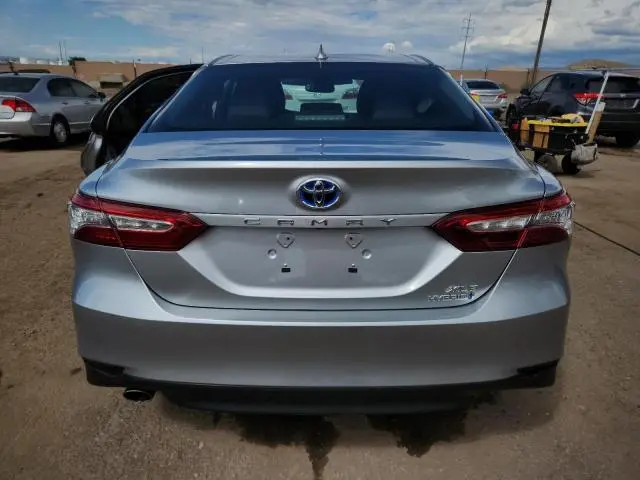 2020 TOYOTA CAMRY XLE  