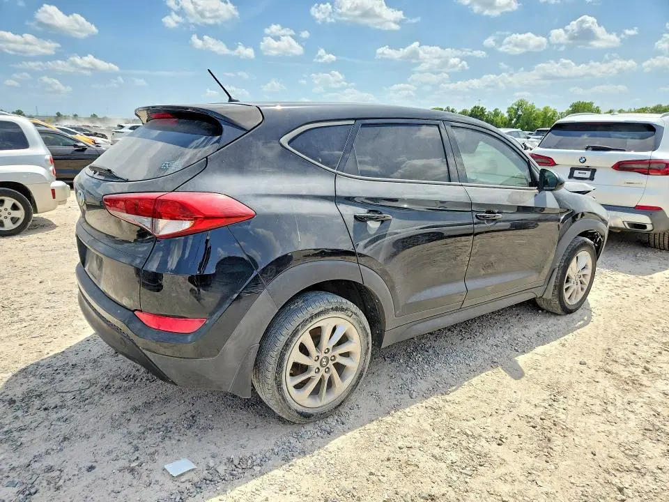 2018 HYUNDAI TUCSON SE  