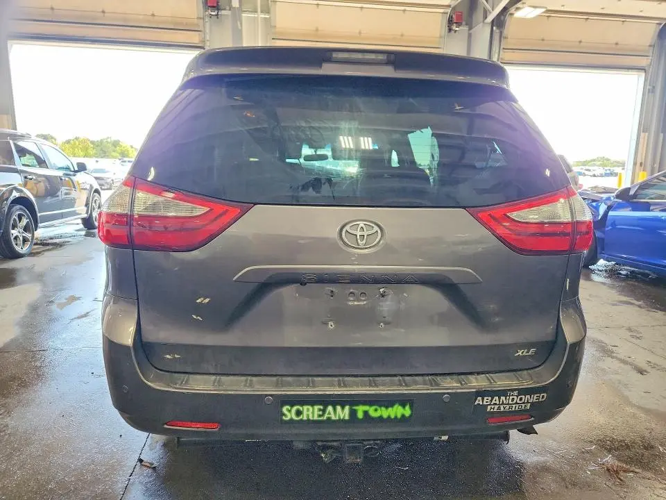 2015 TOYOTA SIENNA XLE 8-PASSENGER  
