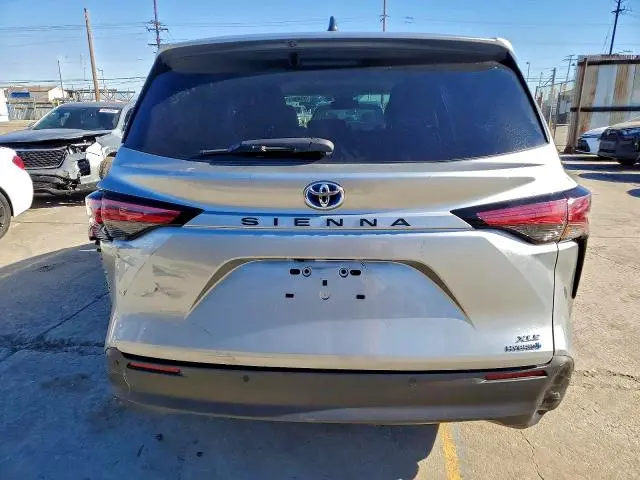 2021 TOYOTA SIENNA XLE 8-PASSENGER  