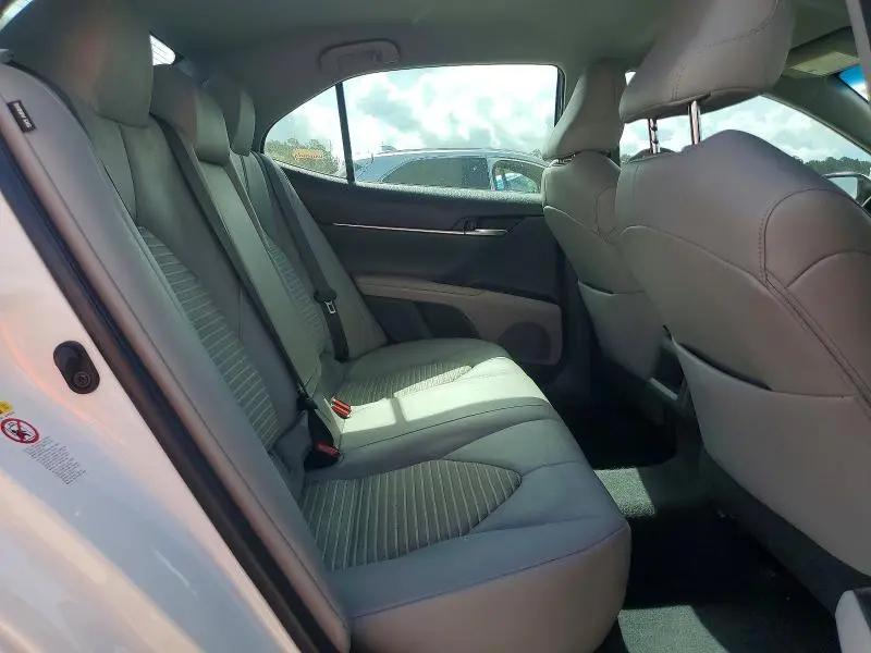 2018 TOYOTA CAMRY SE  