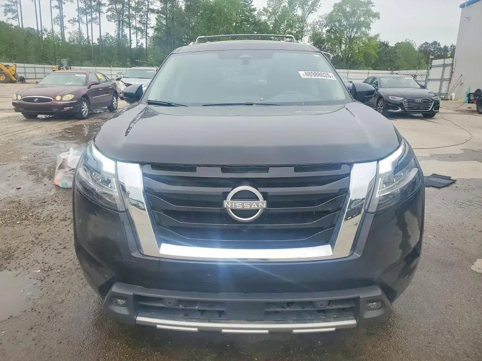 2024 NISSAN PATHFINDER SL  