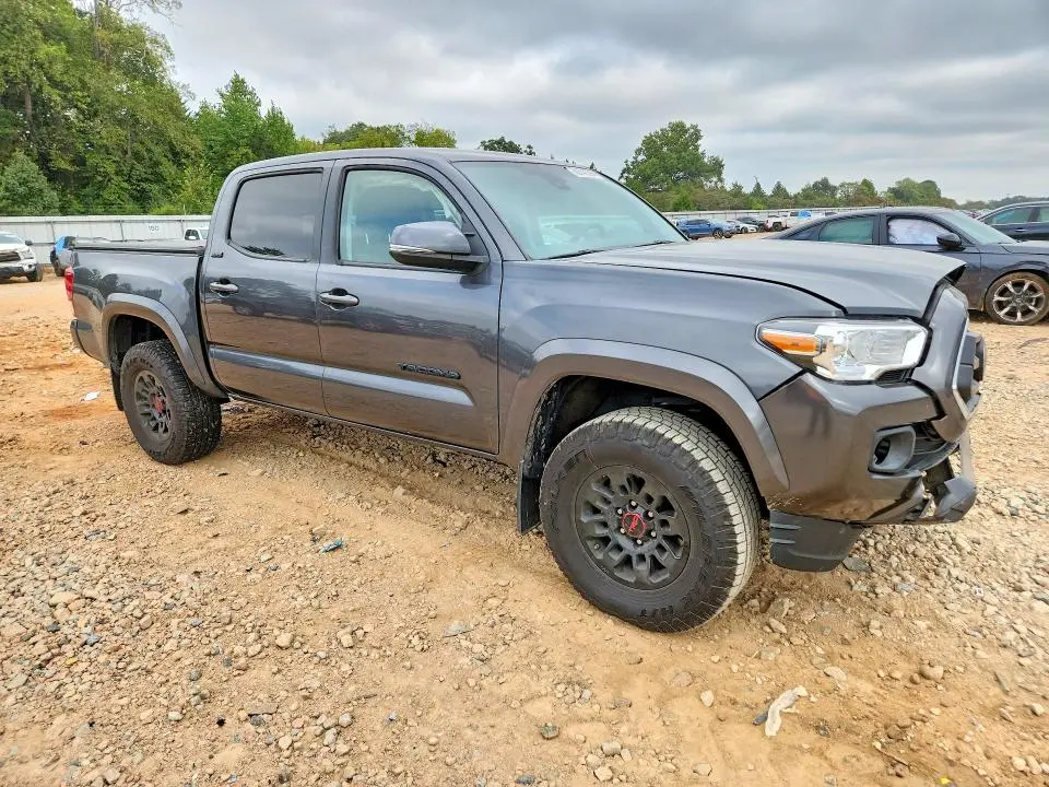 2022 TOYOTA TACOMA SR5 V6  