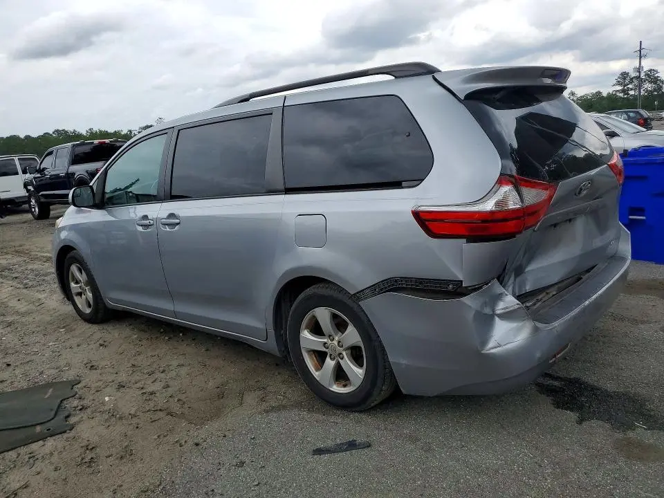 2015 TOYOTA SIENNA LE  