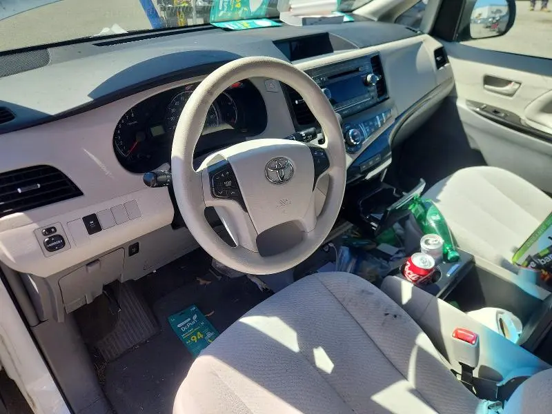 2014 TOYOTA SIENNA LE 8-PASSENGER  