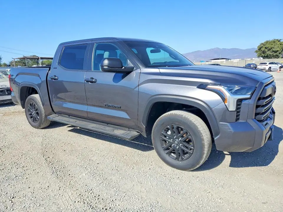 2025 TOYOTA TUNDRA SR5  