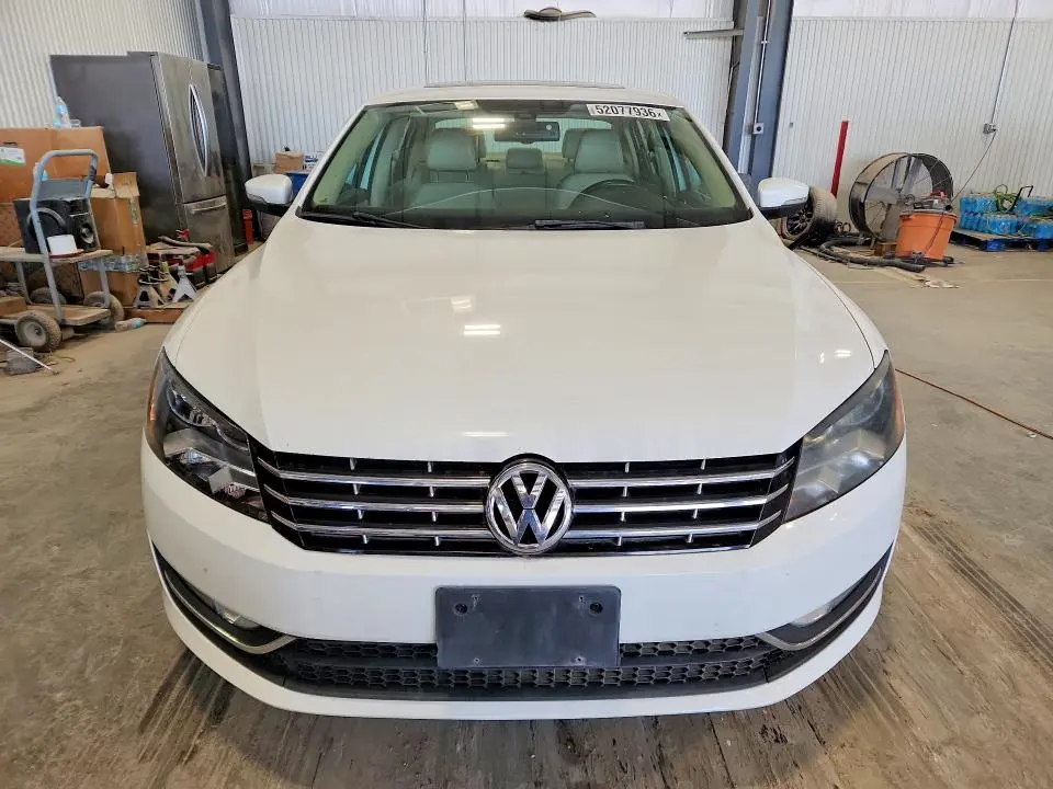 2013 VOLKSWAGEN PASSAT SE  