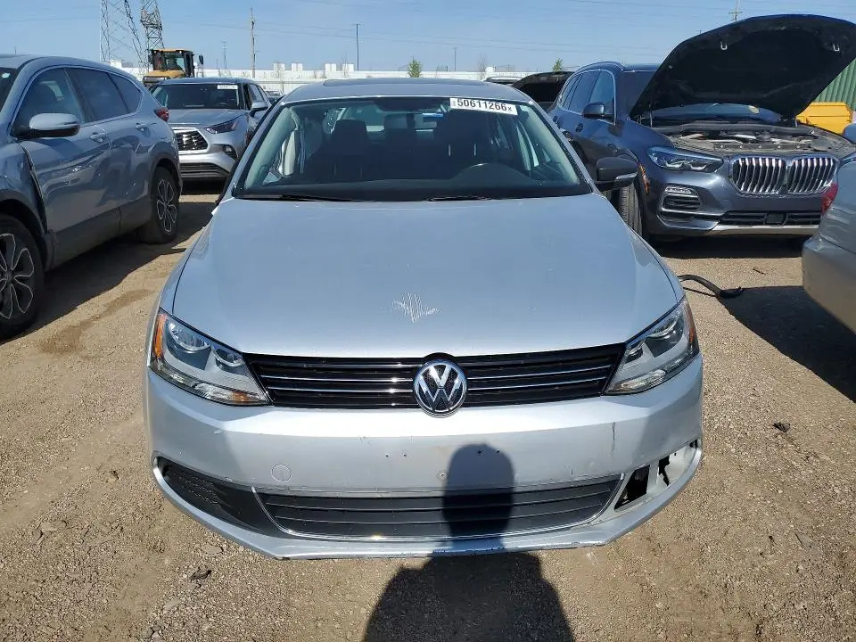 2013 VOLKSWAGEN JETTA SE  