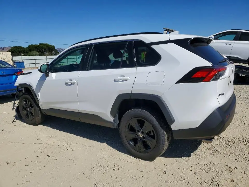 2022 TOYOTA RAV4 XLE  
