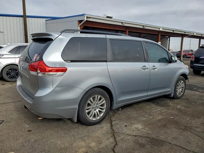 2014 TOYOTA SIENNA XLE  