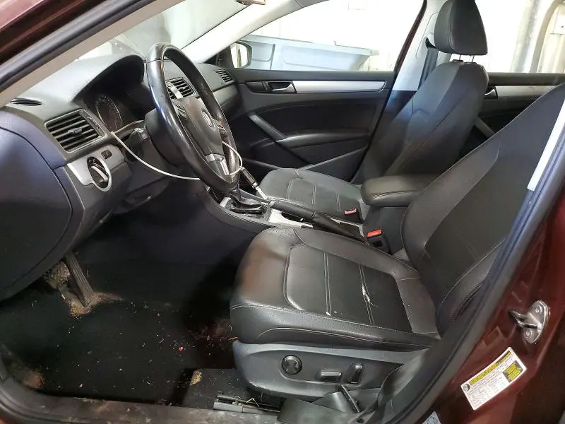 2013 VOLKSWAGEN PASSAT SE  