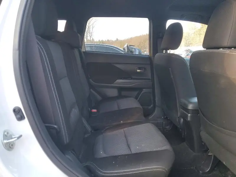 2018 MITSUBISHI OUTLANDER SE  