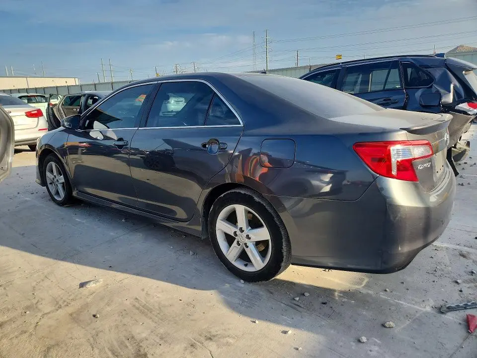 2012 TOYOTA CAMRY SE  
