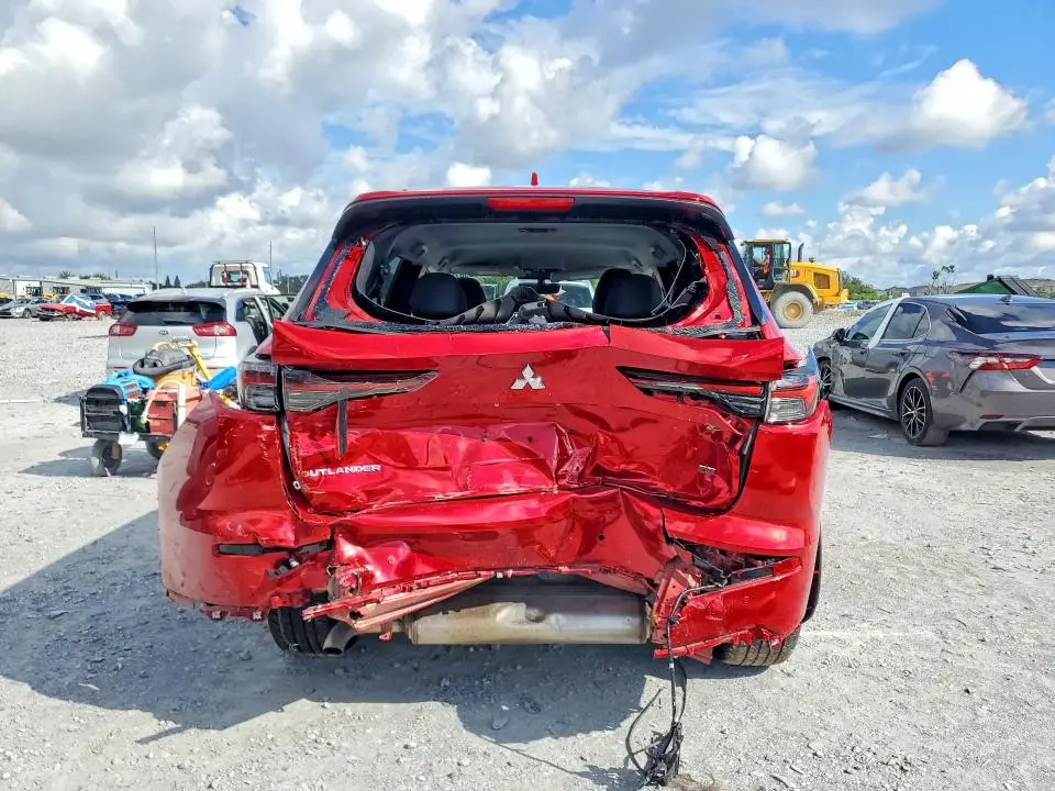 2025 MITSUBISHI OUTLANDER SE  