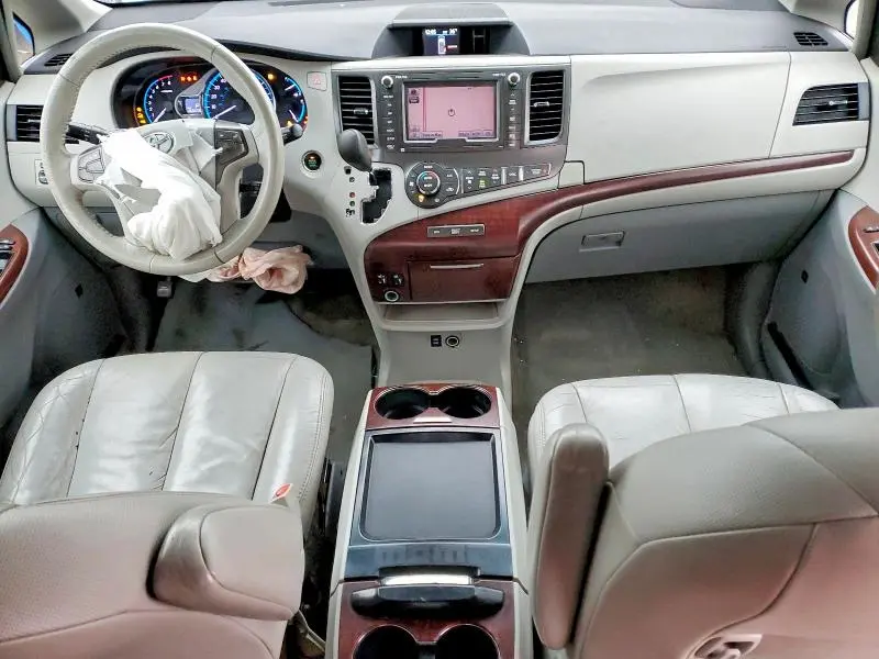 2011 TOYOTA SIENNA XLE  