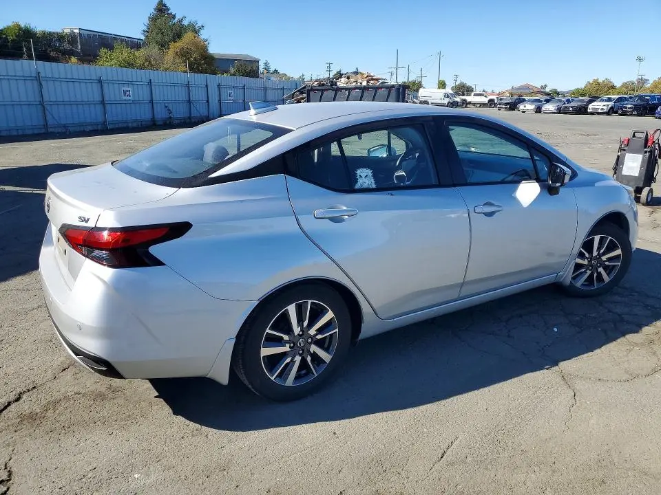 2021 NISSAN VERSA SV  