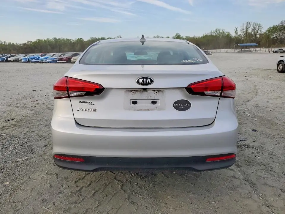 2017 KIA FORTE LX  