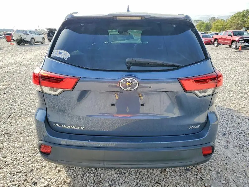 2019 TOYOTA HIGHLANDER SE  