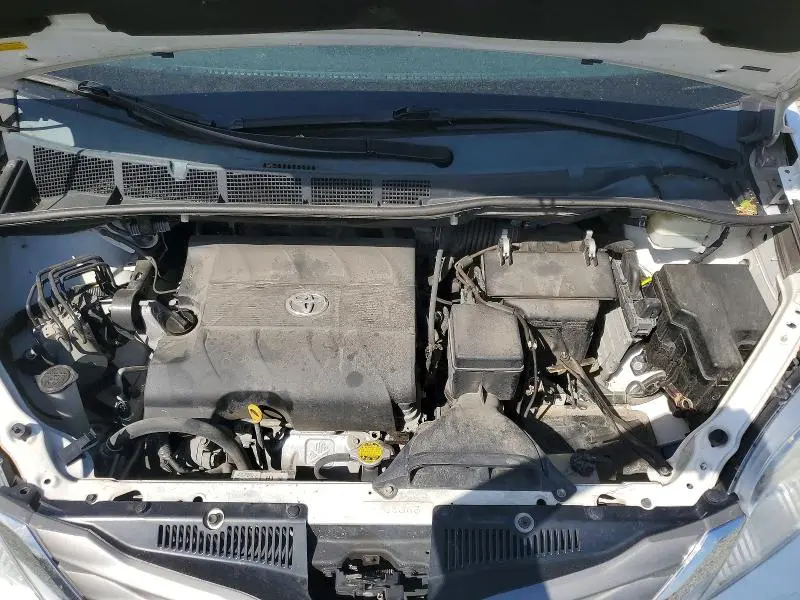 2013 TOYOTA SIENNA XLE 8-PASSENGER  