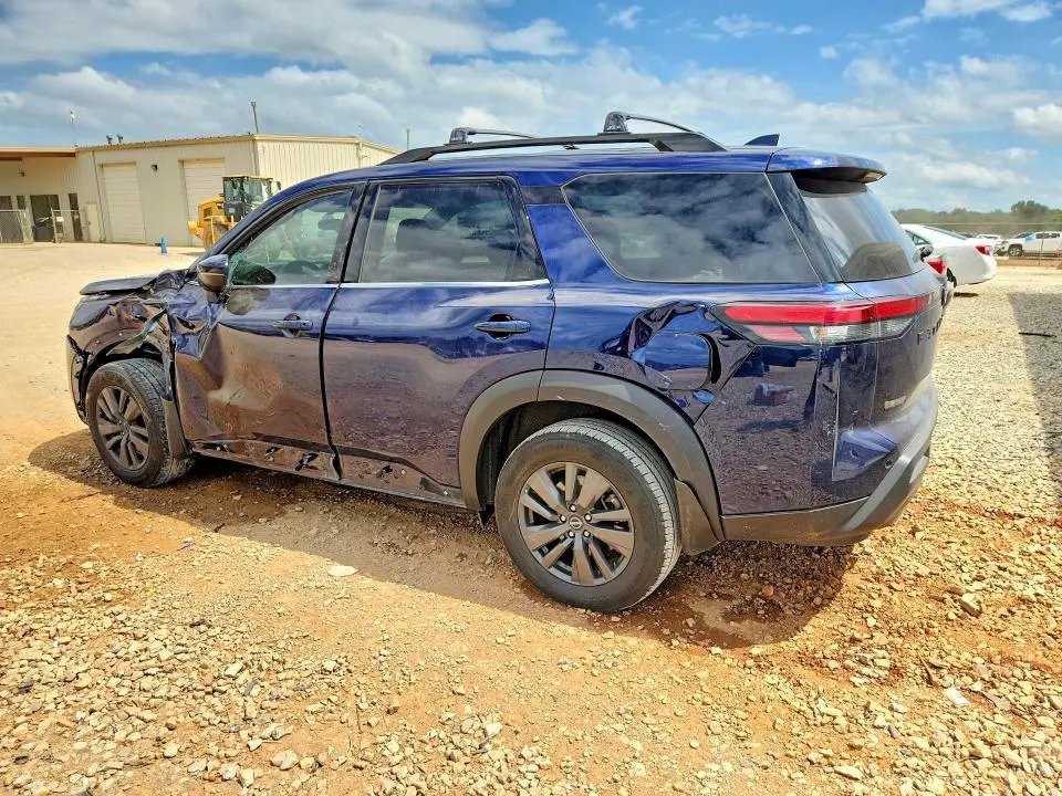 2023 NISSAN PATHFINDER SV  