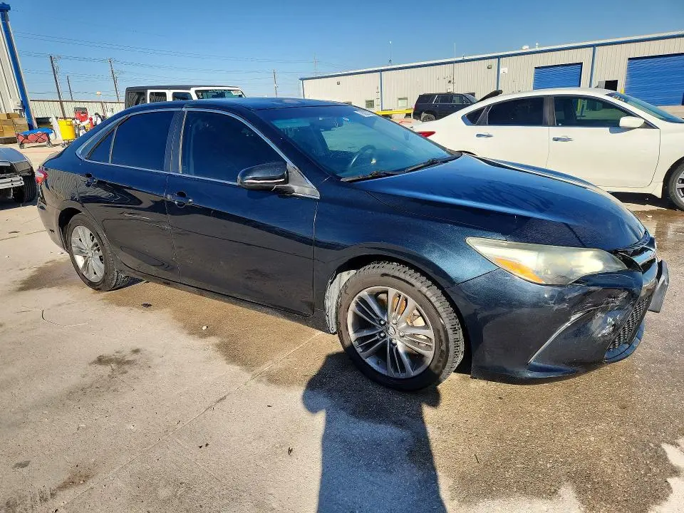 2015 TOYOTA CAMRY SE  