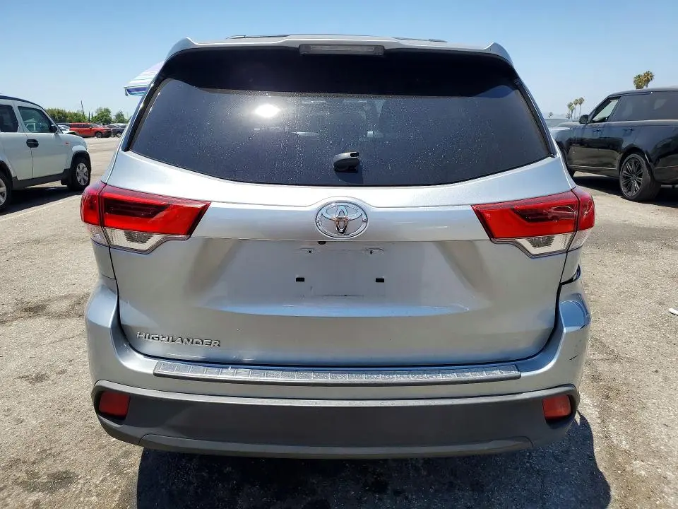 2018 TOYOTA HIGHLANDER LE  
